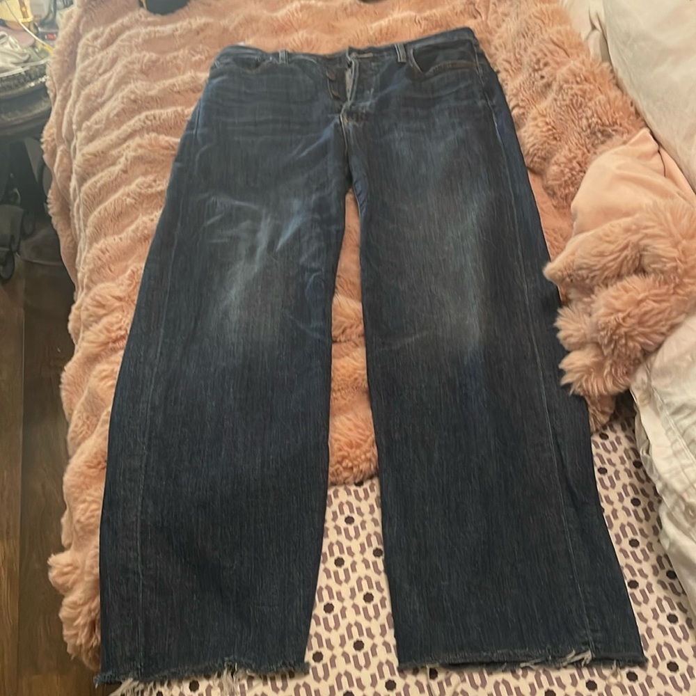 Mother “the rambler ankle fray” jeans. Only worn a few times 
Inseam is 28”